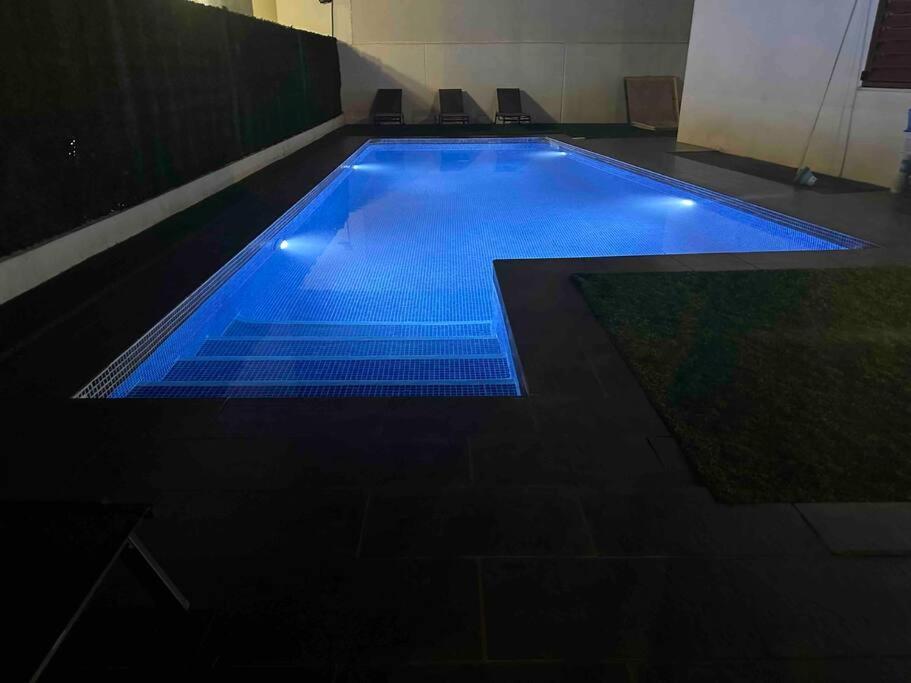 Modern 5-Bedroom Villa With Pool Montequinto 외부 사진