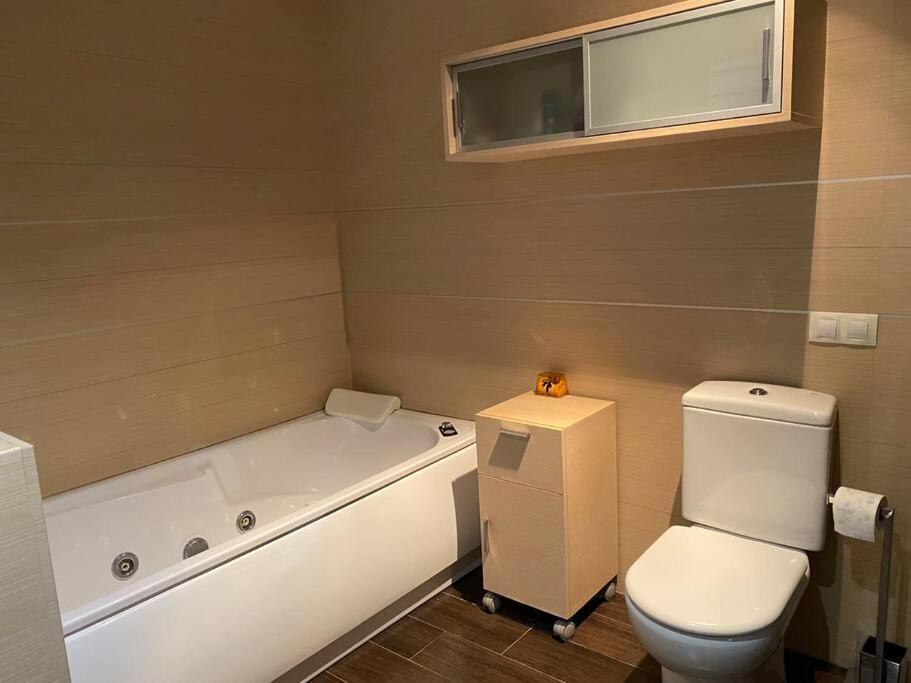 Modern 5-Bedroom Villa With Pool Montequinto 외부 사진