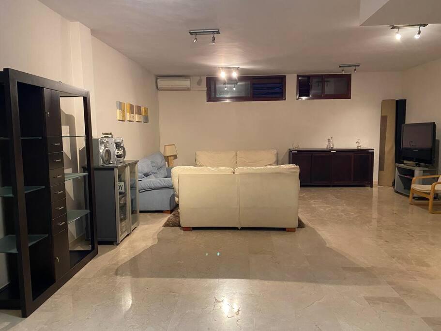 Modern 5-Bedroom Villa With Pool Montequinto 외부 사진