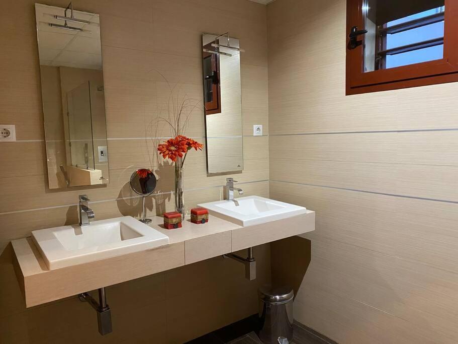 Modern 5-Bedroom Villa With Pool Montequinto 외부 사진