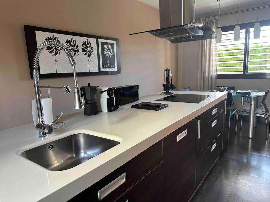 Modern 5-Bedroom Villa With Pool Montequinto 외부 사진