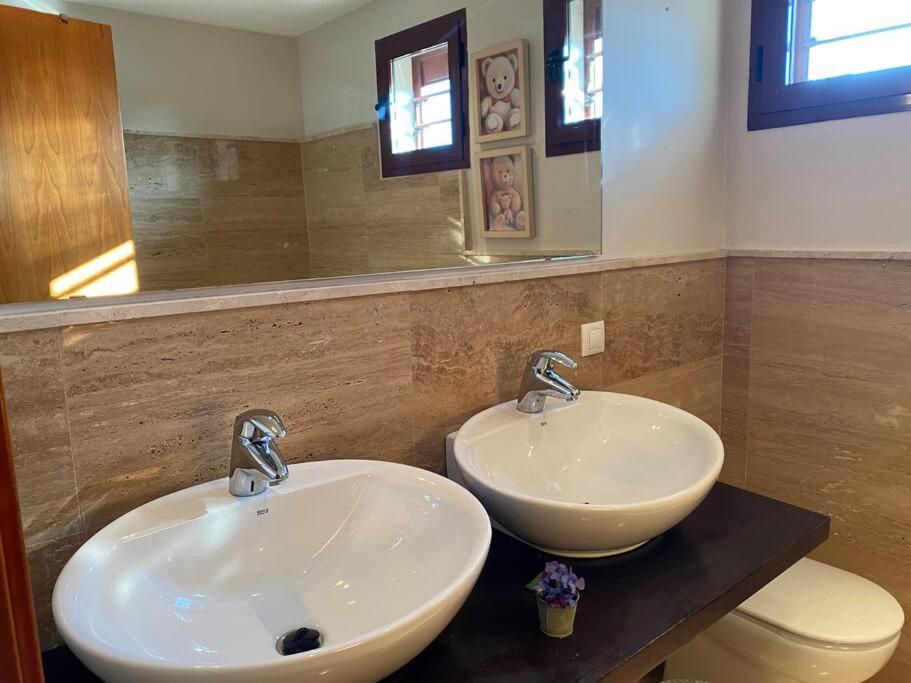 Modern 5-Bedroom Villa With Pool Montequinto 외부 사진