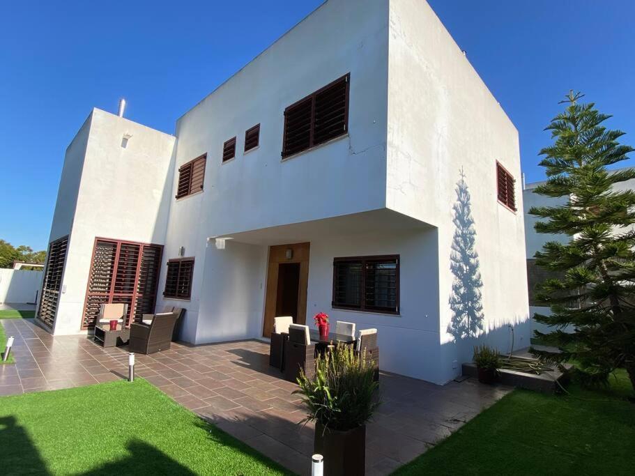 Modern 5-Bedroom Villa With Pool Montequinto 외부 사진