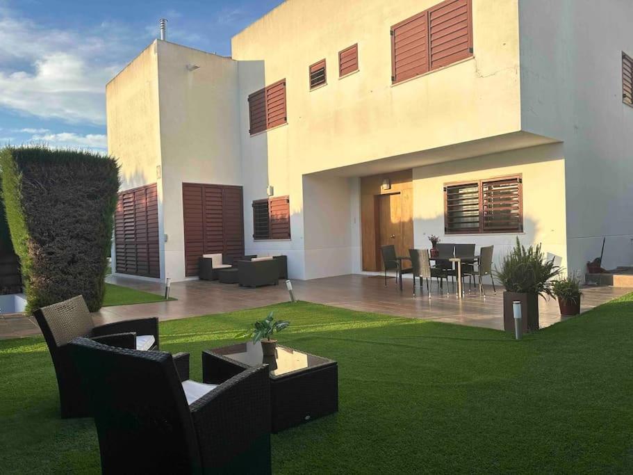 Modern 5-Bedroom Villa With Pool Montequinto 외부 사진