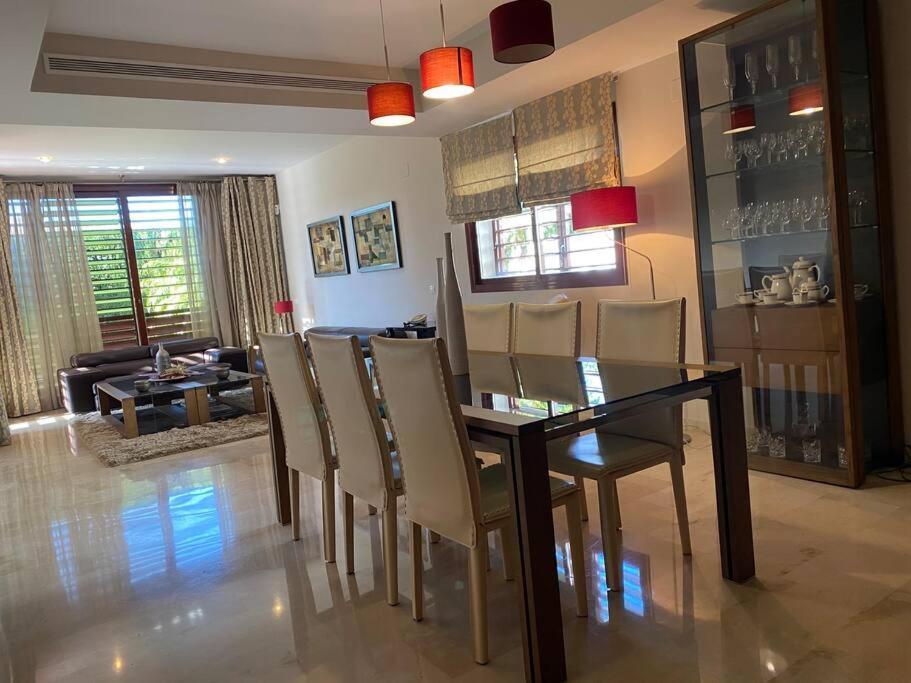 Modern 5-Bedroom Villa With Pool Montequinto 외부 사진