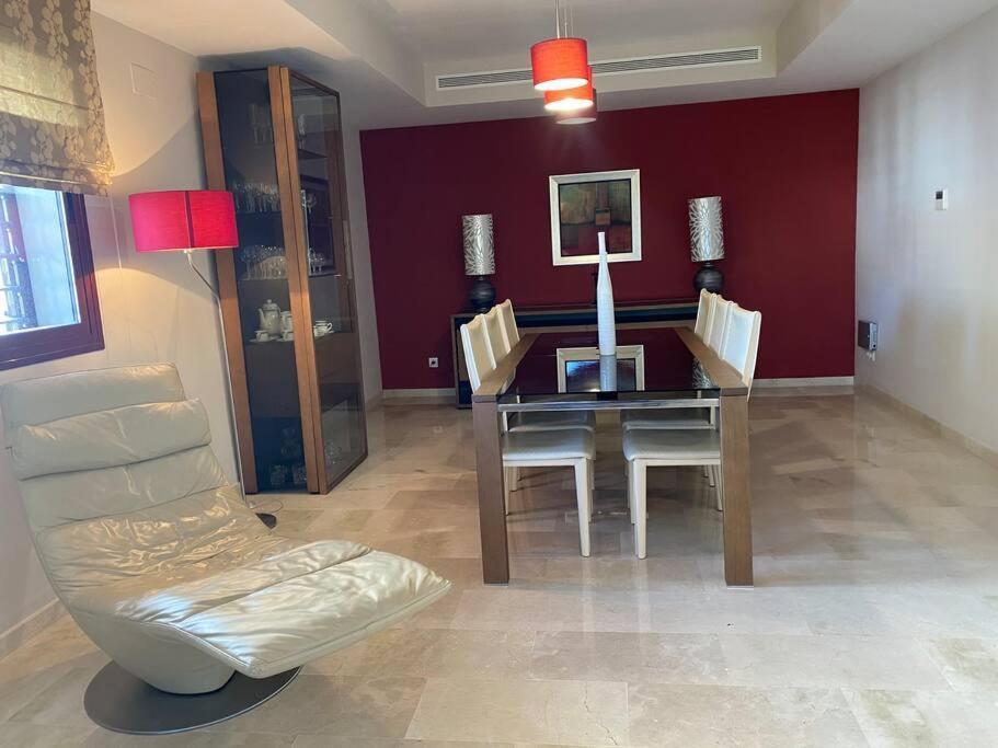 Modern 5-Bedroom Villa With Pool Montequinto 외부 사진